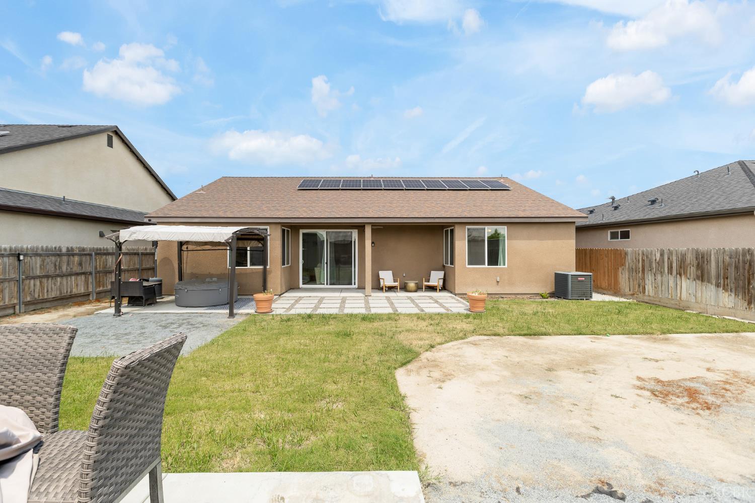 1371 W Sawtooth Pl, Hanford, CA 93230