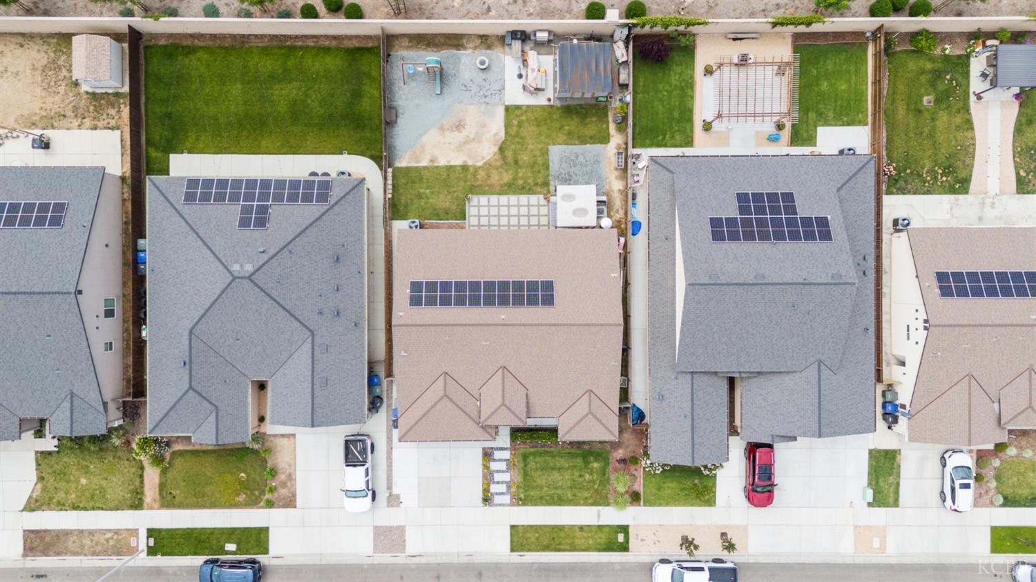 1371 W Sawtooth Pl, Hanford, CA 93230