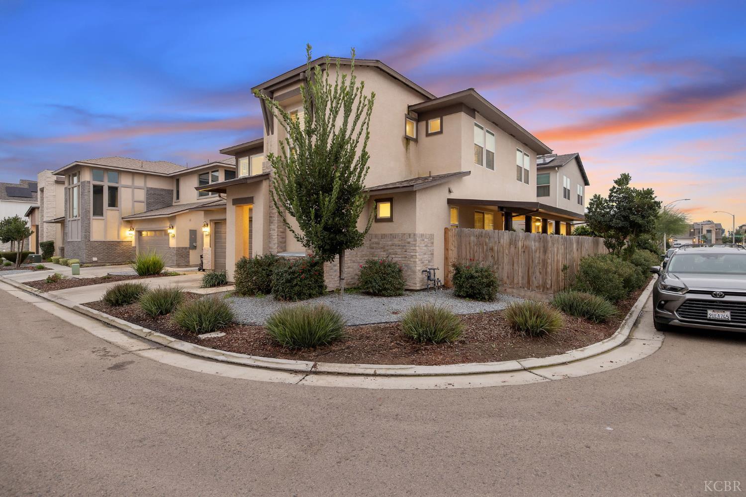 3433 W Milan Ave W, Visalia, CA 93277