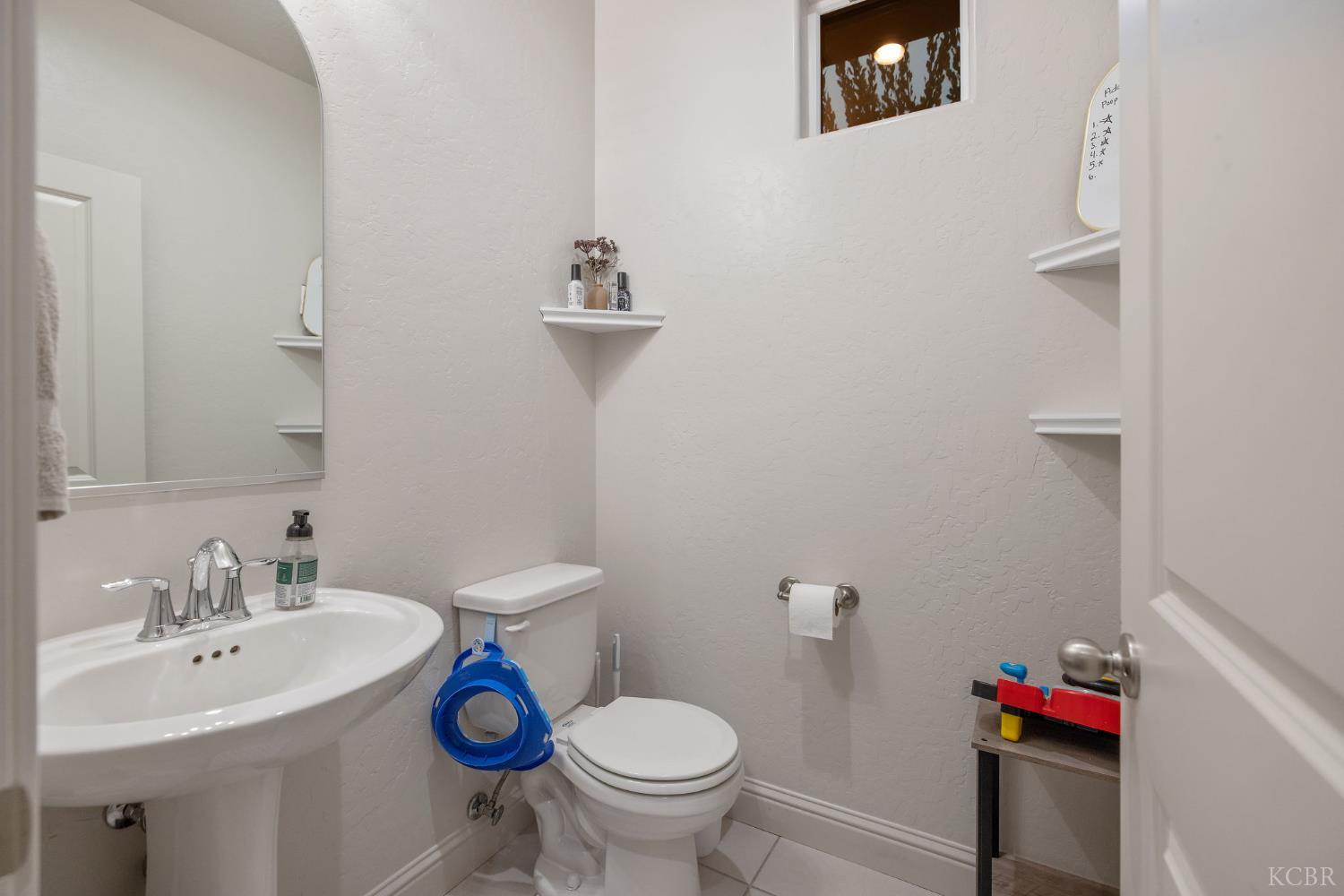 3433 W Milan Ave W, Visalia, CA 93277