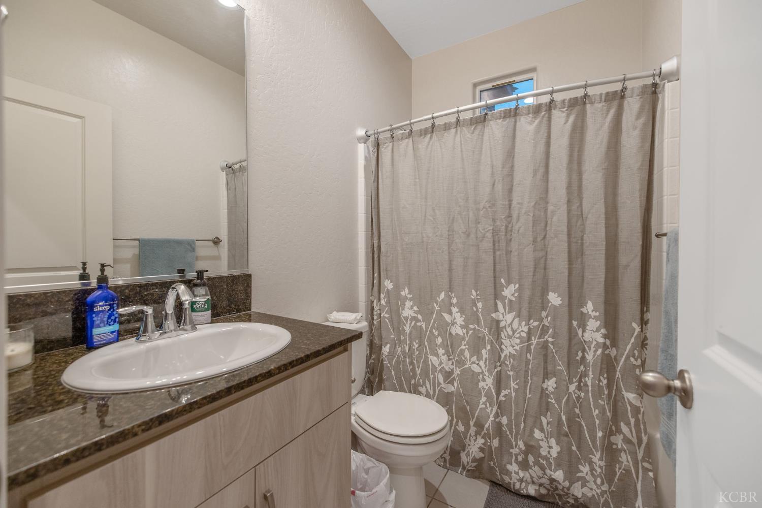 3433 W Milan Ave W, Visalia, CA 93277