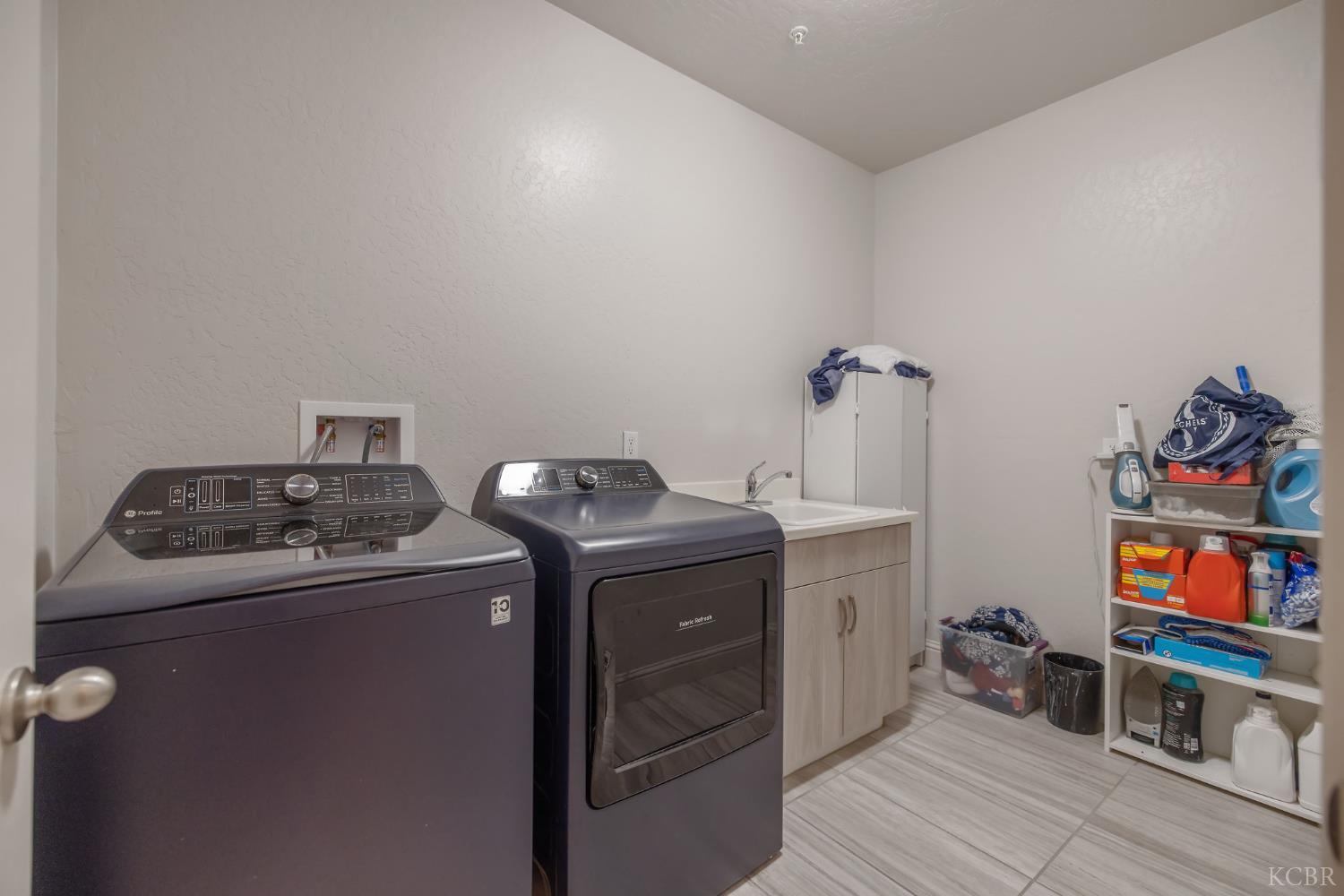 3433 W Milan Ave W, Visalia, CA 93277