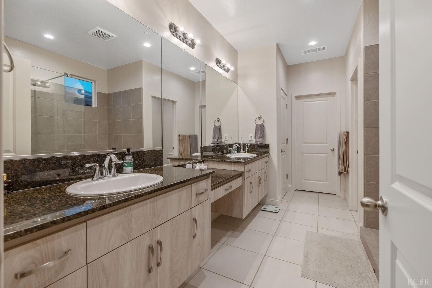 3433 W Milan Ave W, Visalia, CA 93277