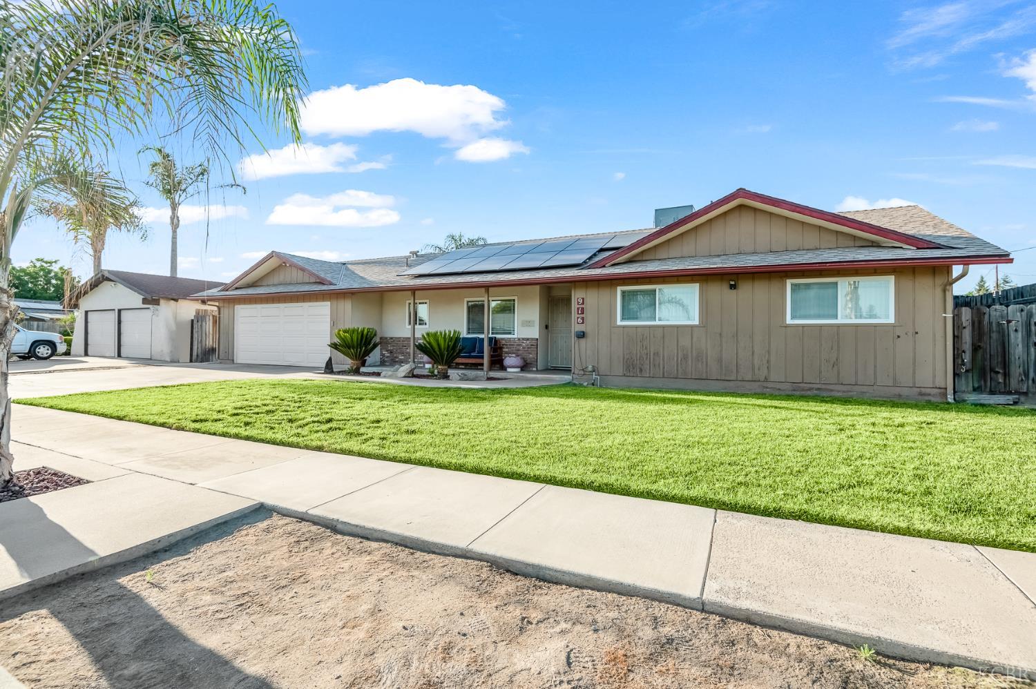 916 E Royal Ann Ave, Tulare, CA 93274
