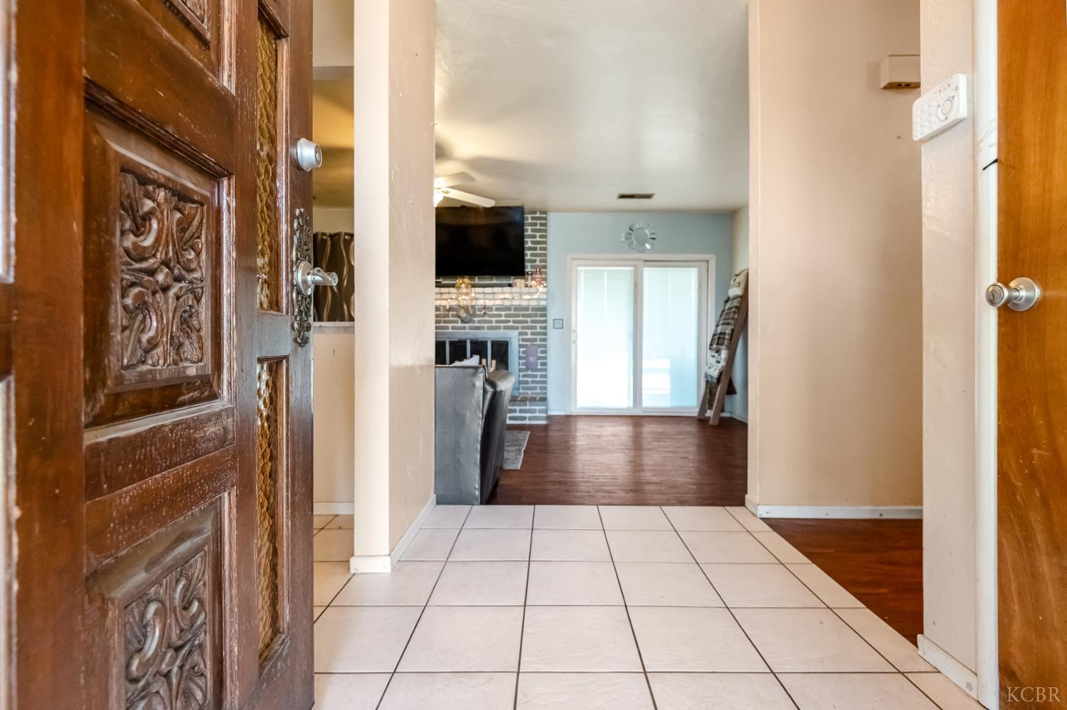 916 E Royal Ann Ave, Tulare, CA 93274