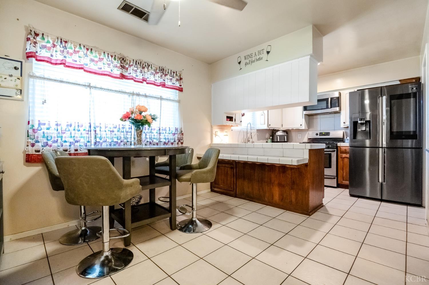 916 E Royal Ann Ave, Tulare, CA 93274