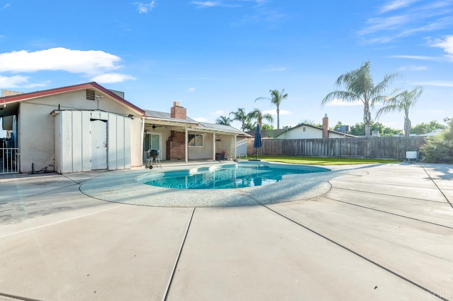 916 E Royal Ann Ave, Tulare, CA 93274