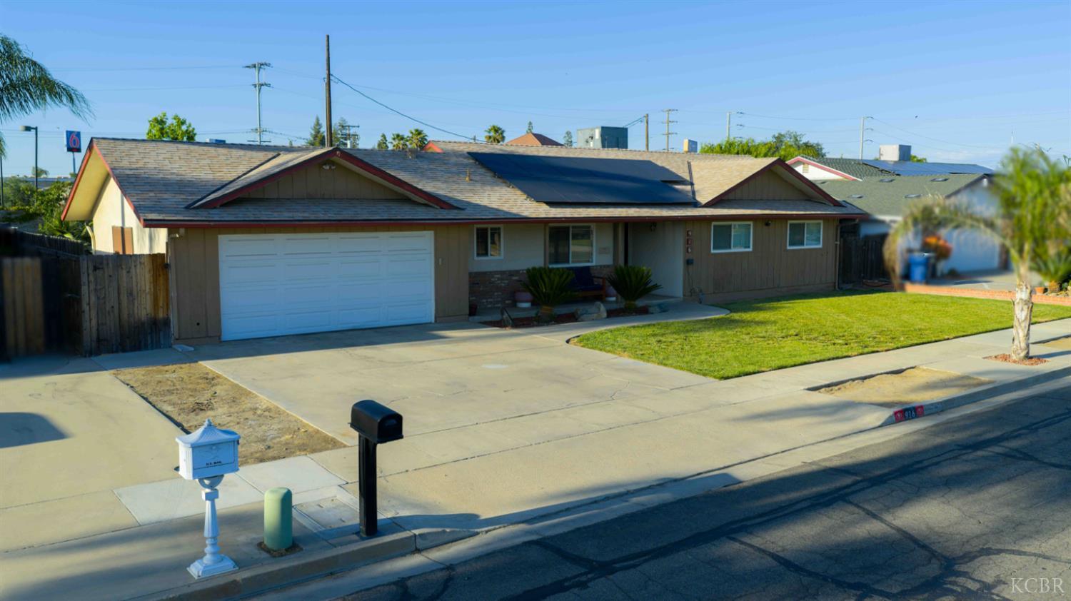916 E Royal Ann Ave, Tulare, CA 93274