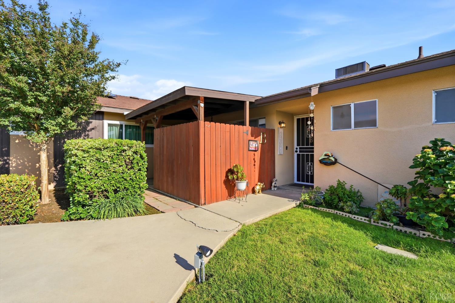 1923 #B Emma Lee Ln, Hanford, CA 93230