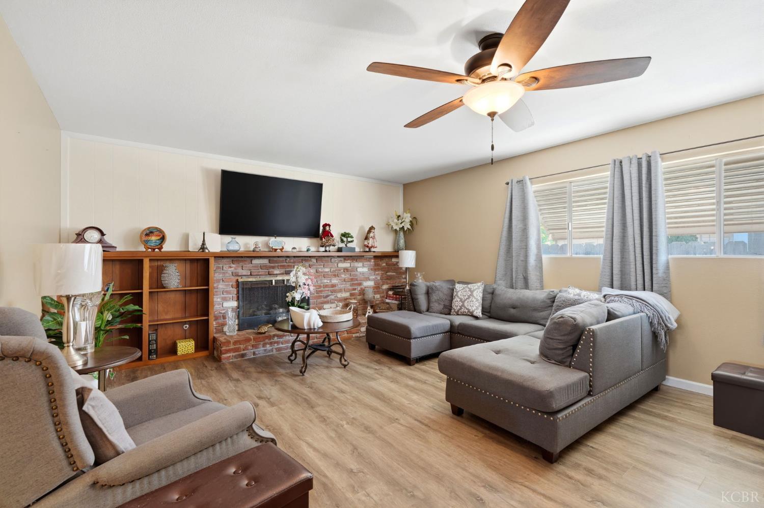 1923 #B Emma Lee Ln, Hanford, CA 93230