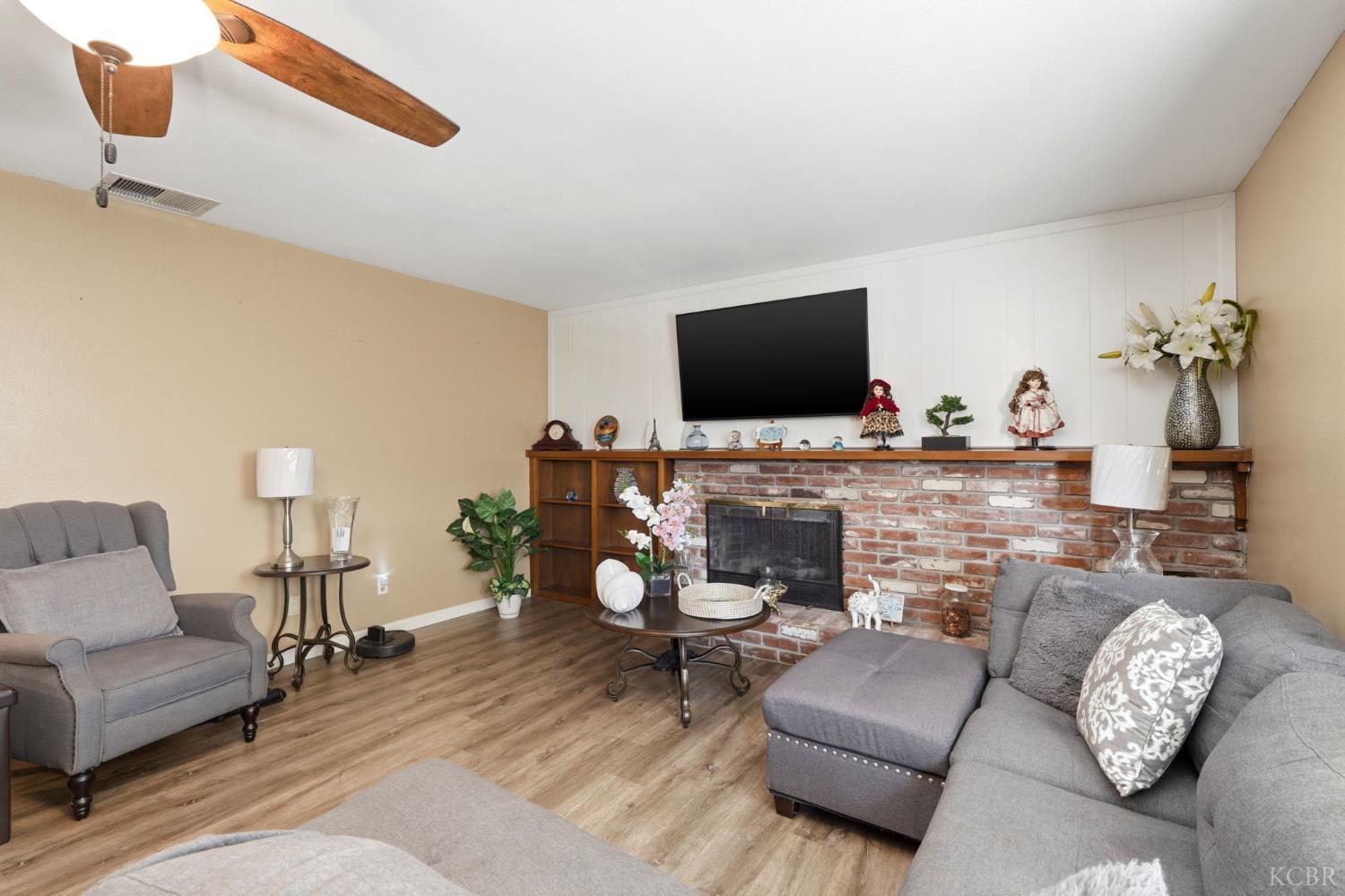 1923 #B Emma Lee Ln, Hanford, CA 93230