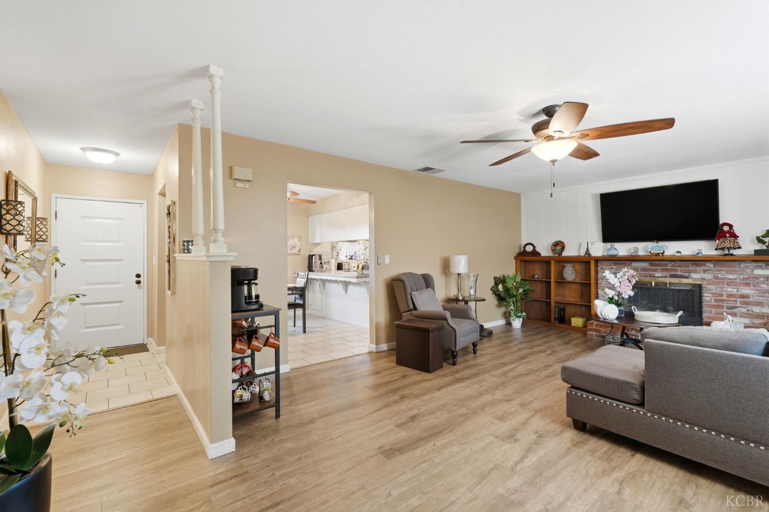 1923 #B Emma Lee Ln, Hanford, CA 93230