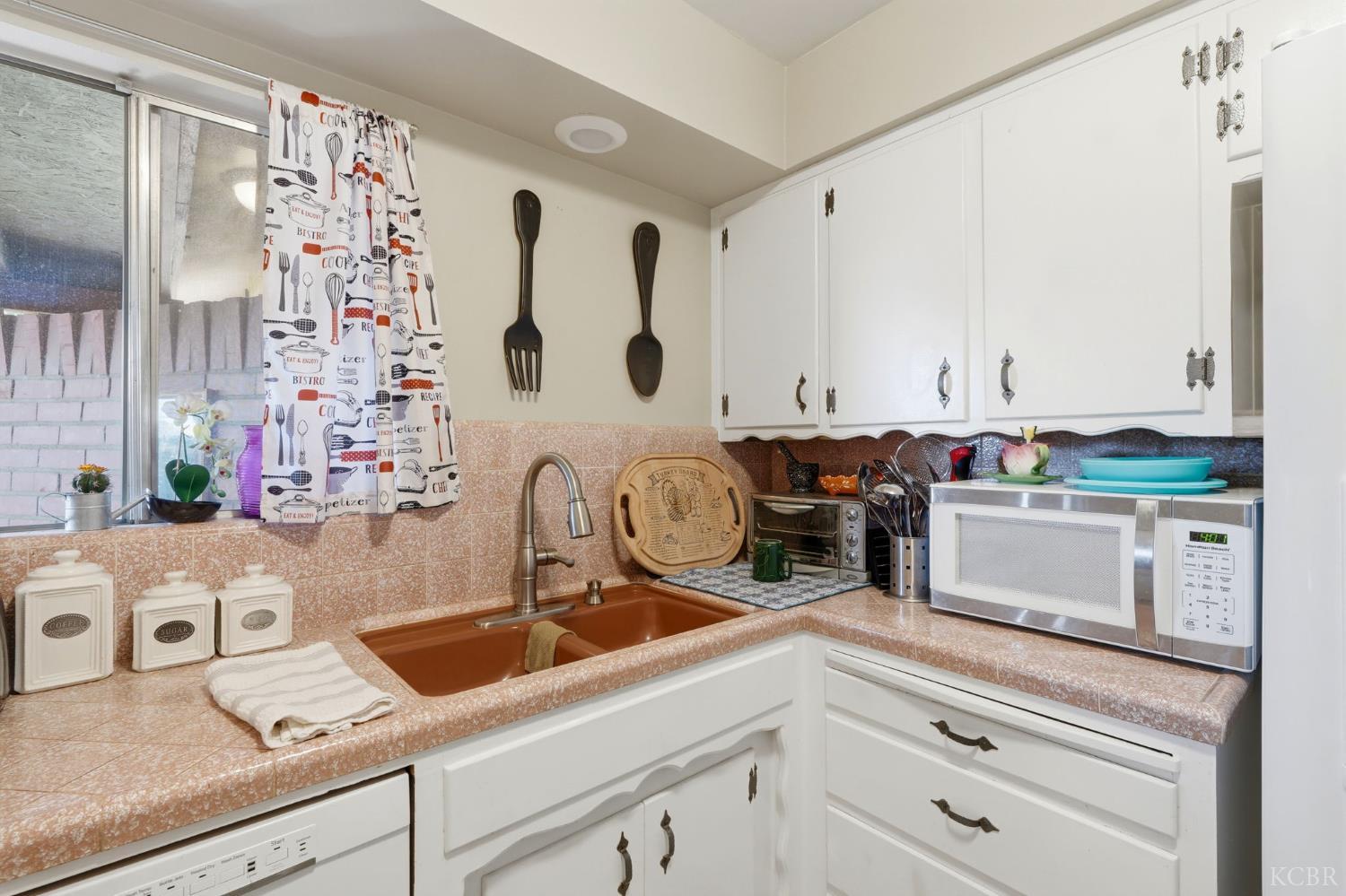 1923 #B Emma Lee Ln, Hanford, CA 93230