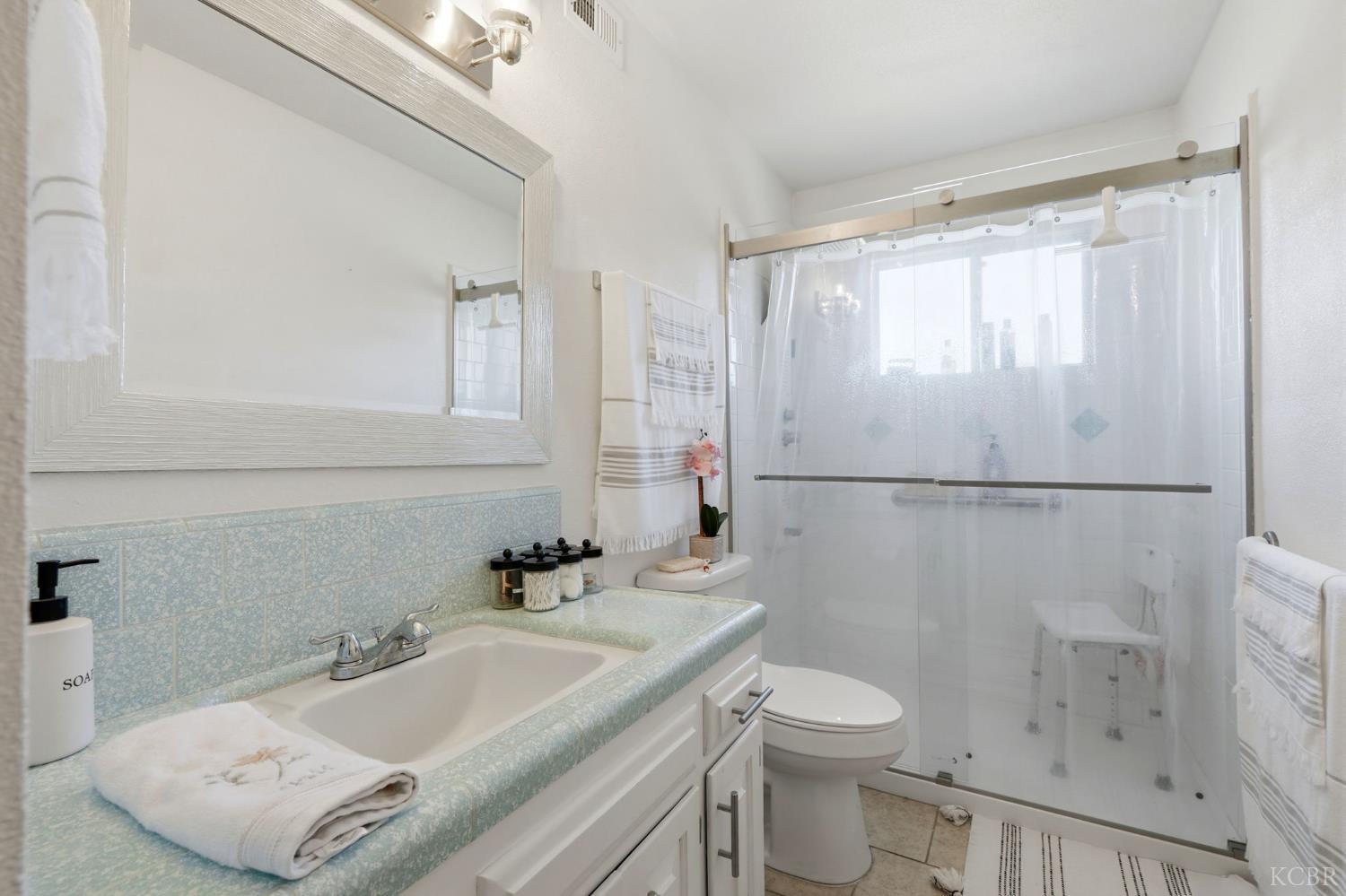 1923 #B Emma Lee Ln, Hanford, CA 93230