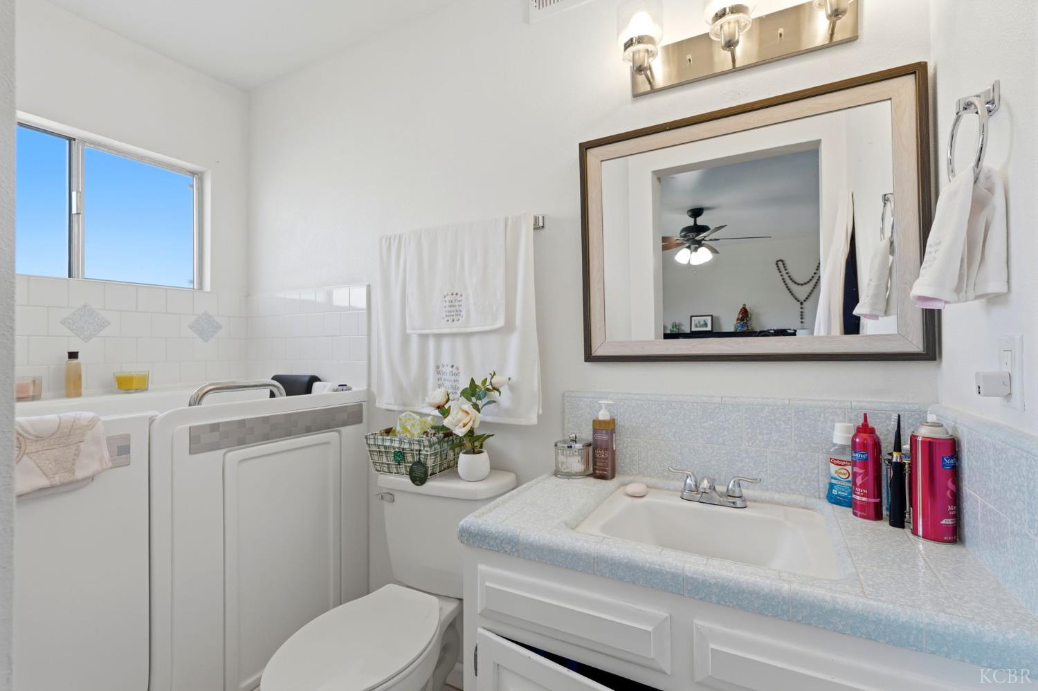 1923 #B Emma Lee Ln, Hanford, CA 93230