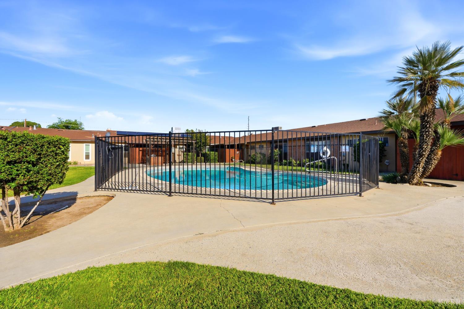 1923 #B Emma Lee Ln, Hanford, CA 93230