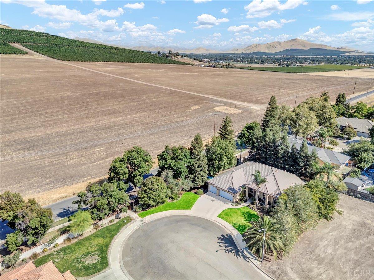 1189 E Fairhaven Ct, Porterville, CA 93257