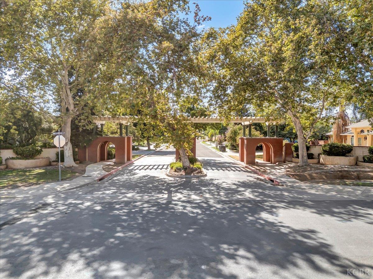 1189 E Fairhaven Ct, Porterville, CA 93257