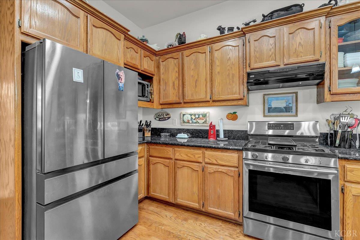 1189 E Fairhaven Ct, Porterville, CA 93257