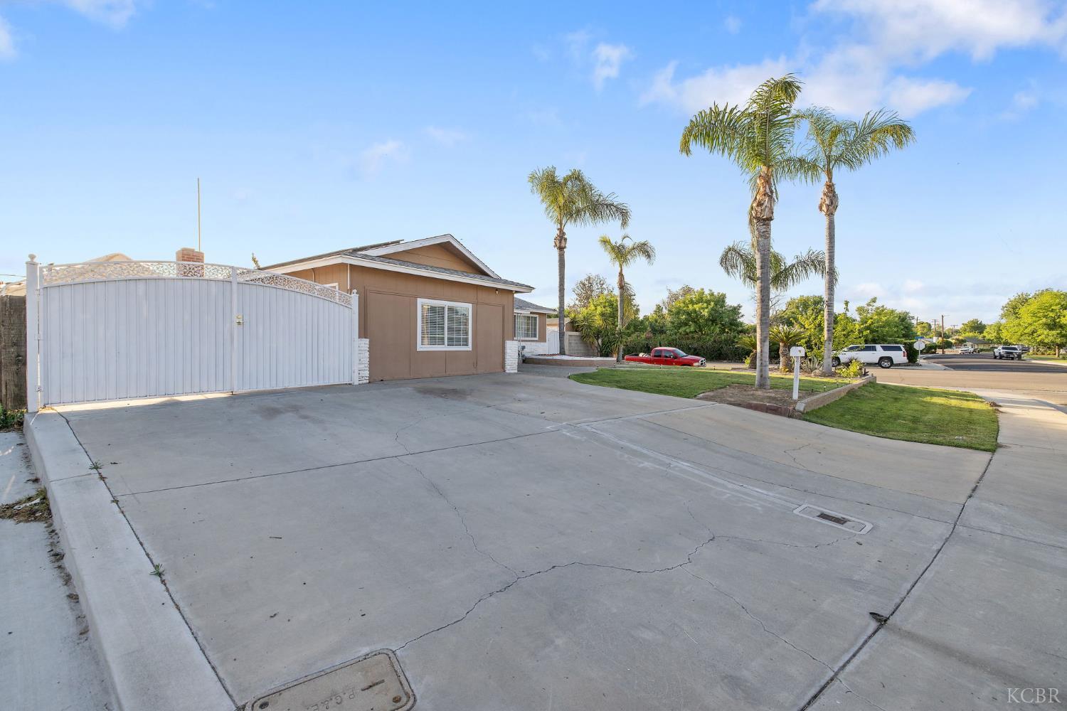 11 S Byron, Lemoore, CA 93245