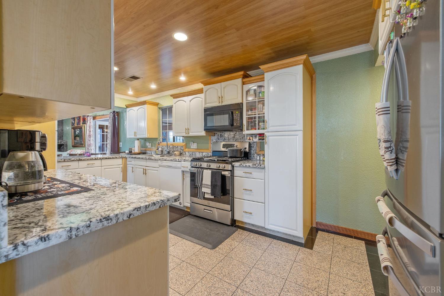 11 S Byron, Lemoore, CA 93245