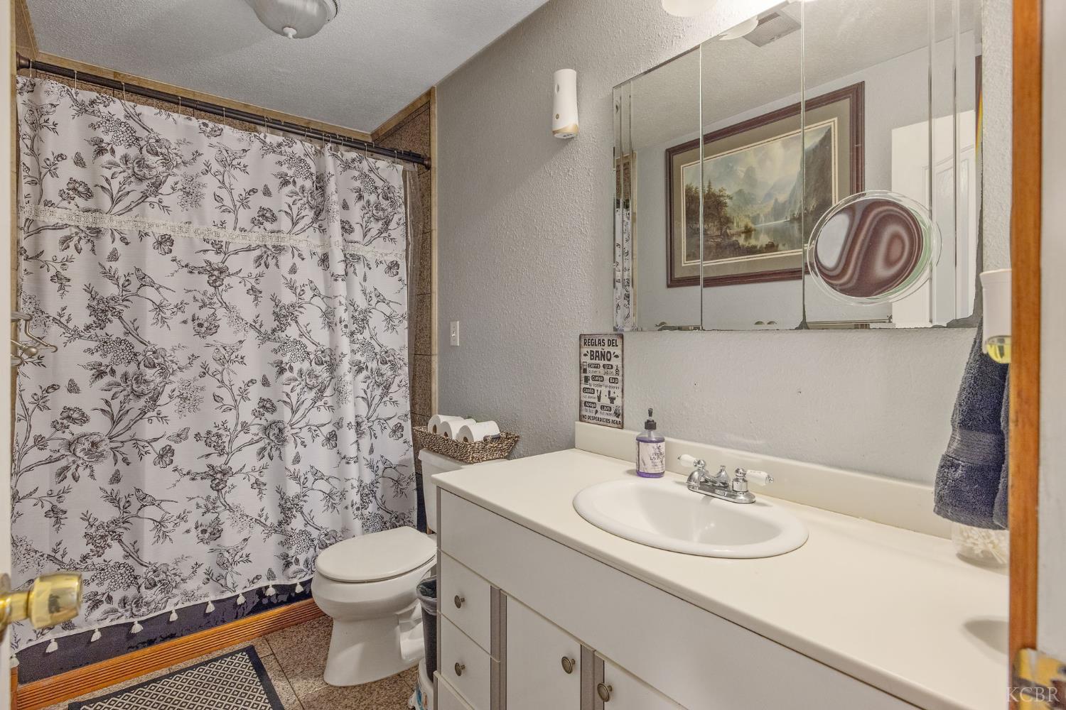 11 S Byron, Lemoore, CA 93245