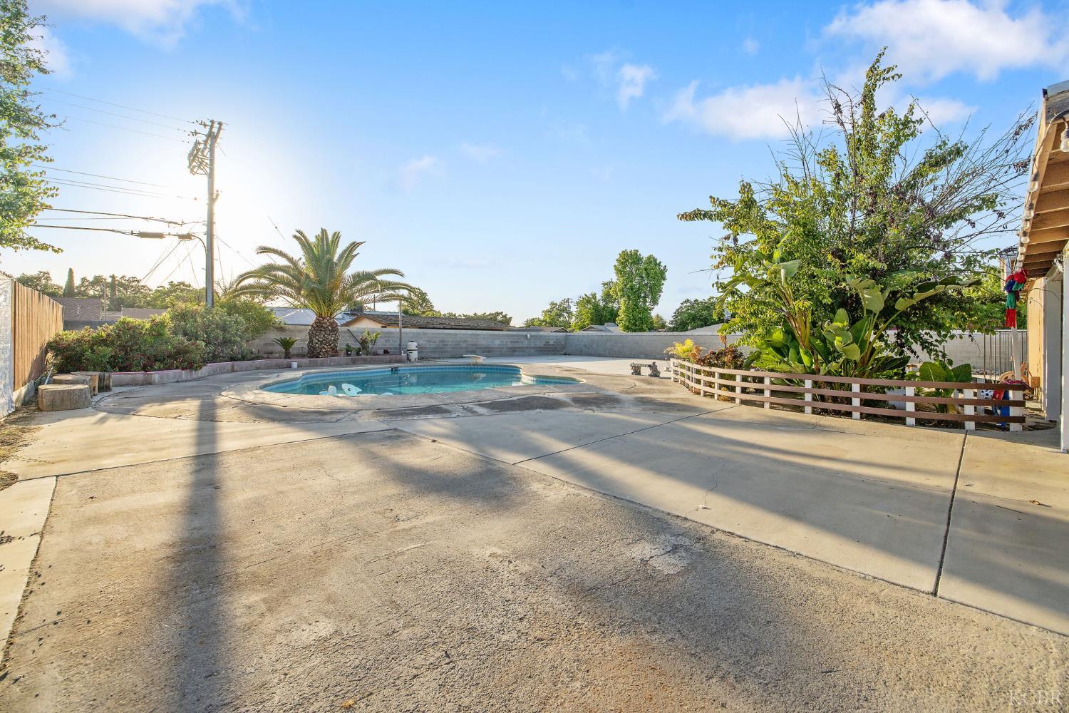 11 S Byron, Lemoore, CA 93245
