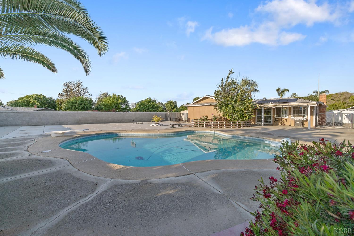 11 S Byron, Lemoore, CA 93245