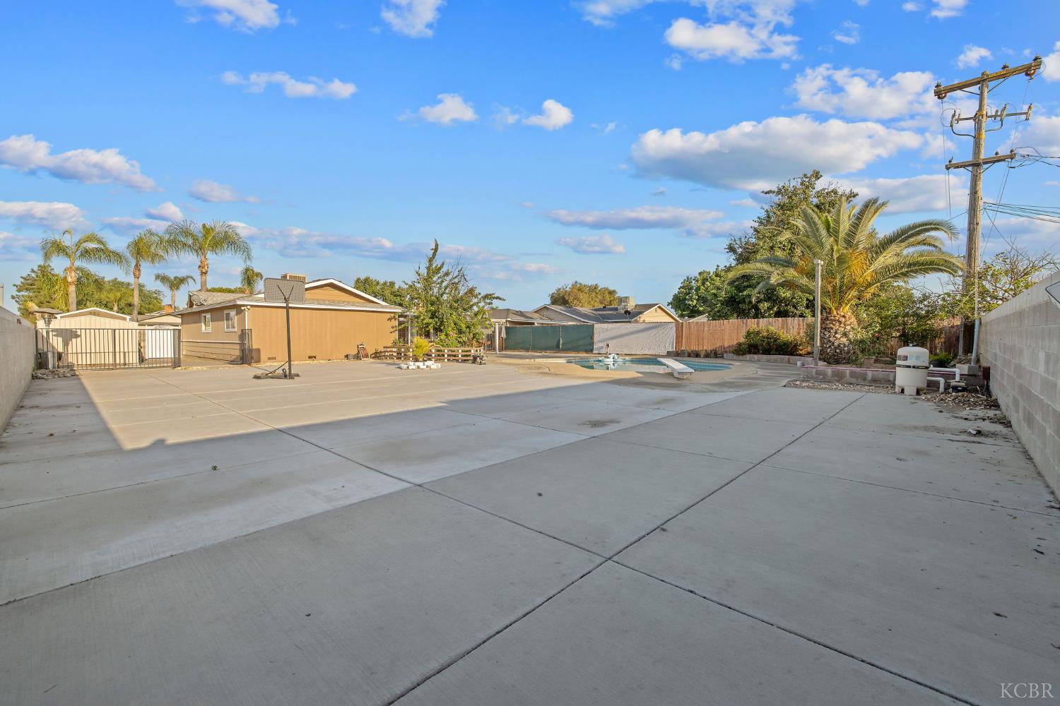 11 S Byron, Lemoore, CA 93245