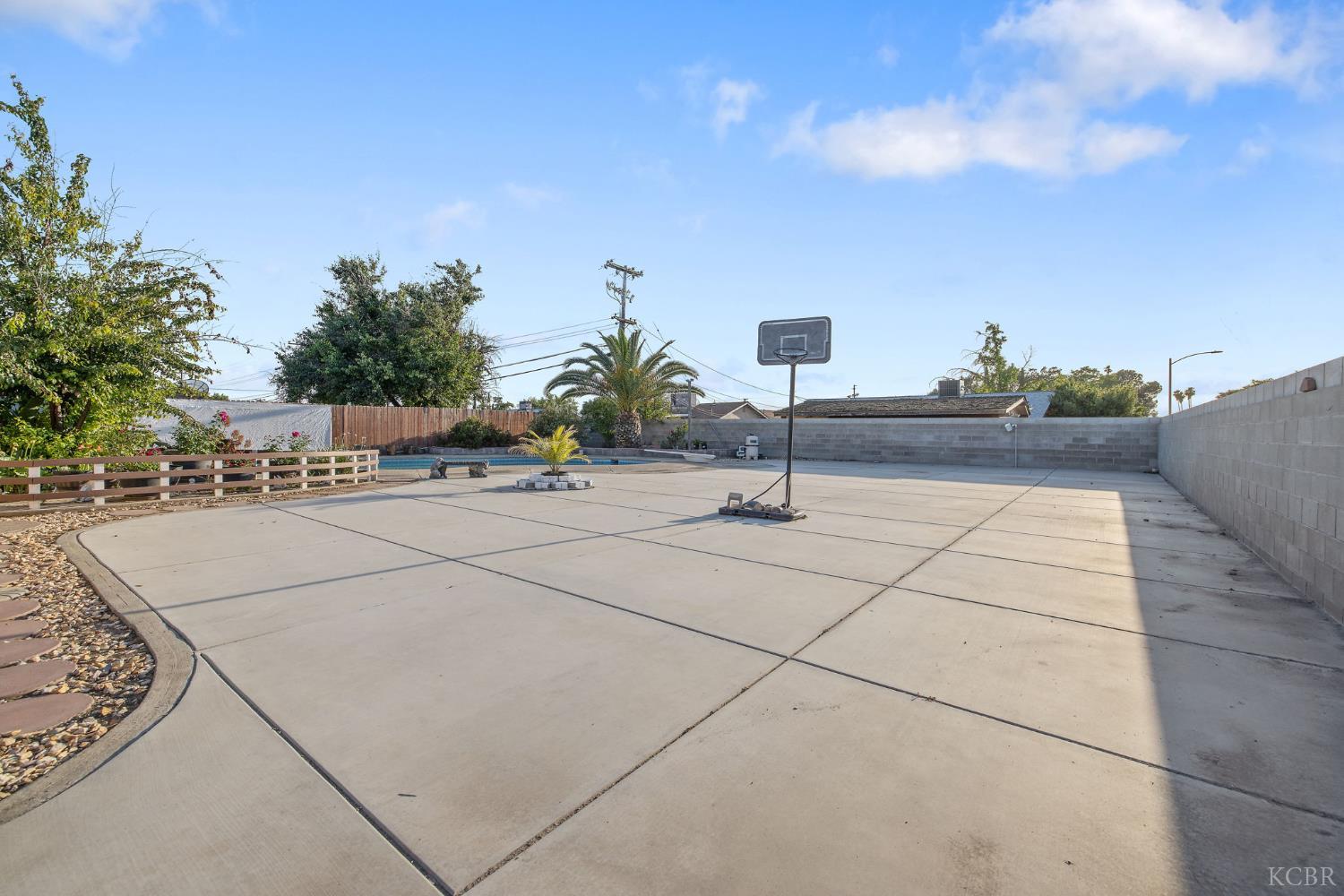 11 S Byron, Lemoore, CA 93245