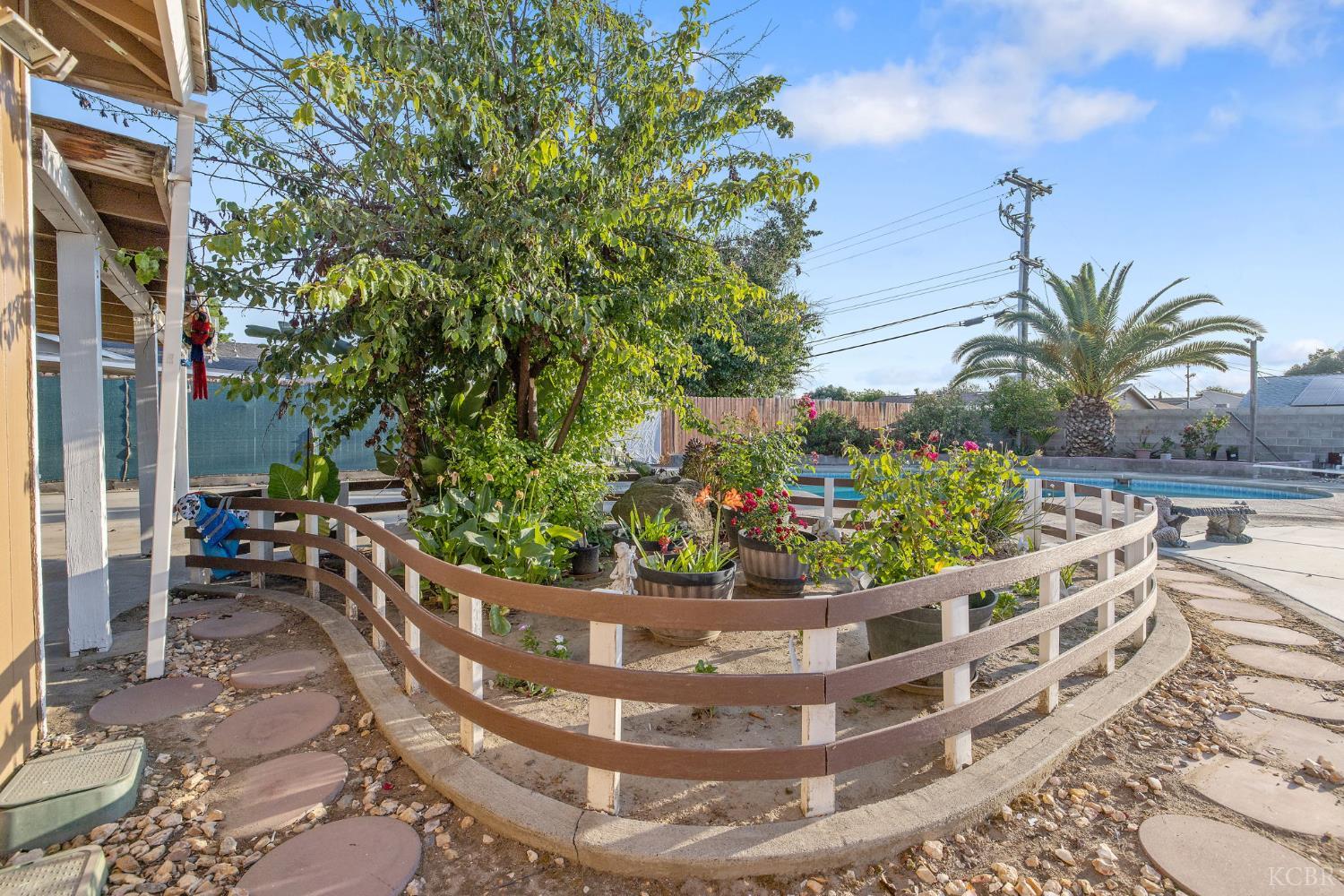 11 S Byron, Lemoore, CA 93245