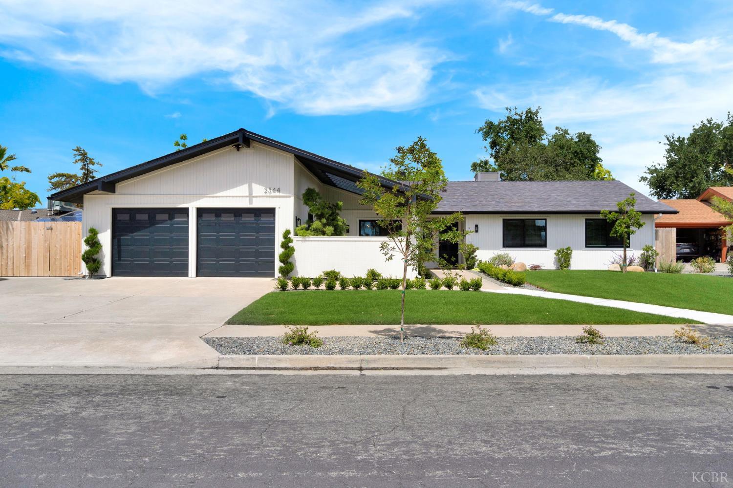 2344 Magnolia Ct, Hanford, CA 93230