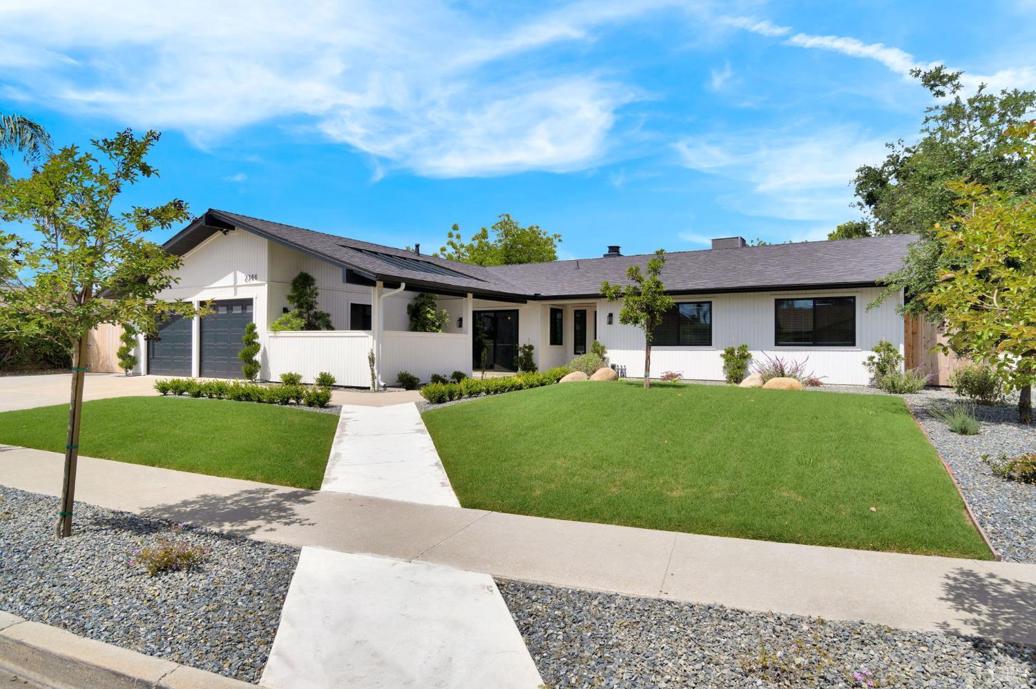 2344 Magnolia Ct, Hanford, CA 93230