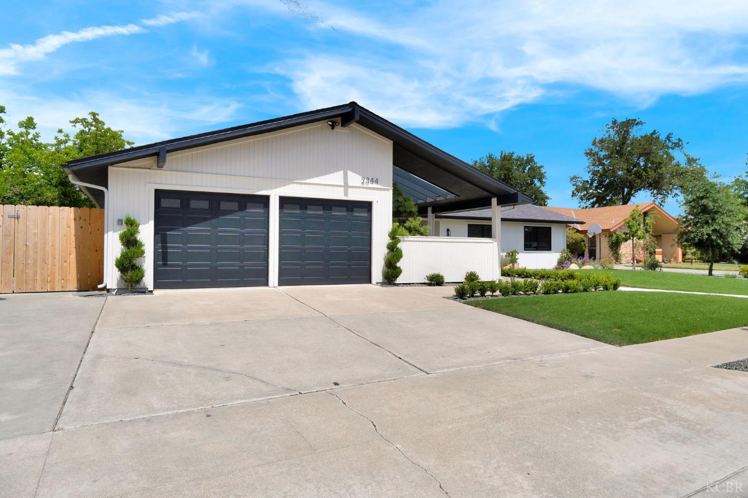 2344 Magnolia Ct, Hanford, CA 93230