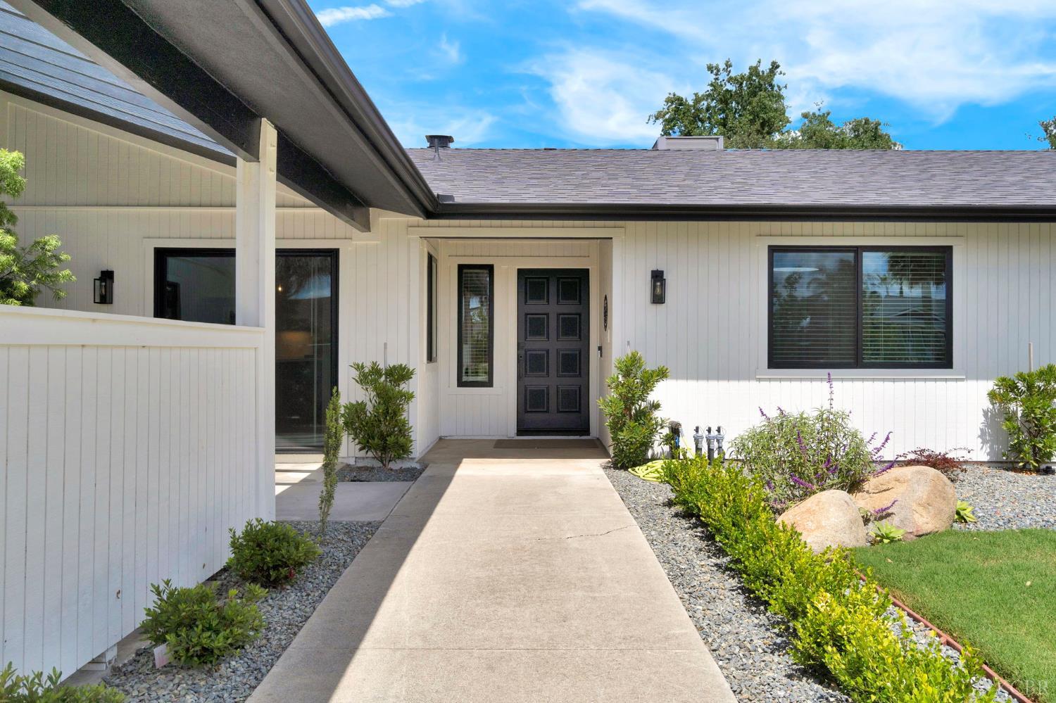 2344 Magnolia Ct, Hanford, CA 93230
