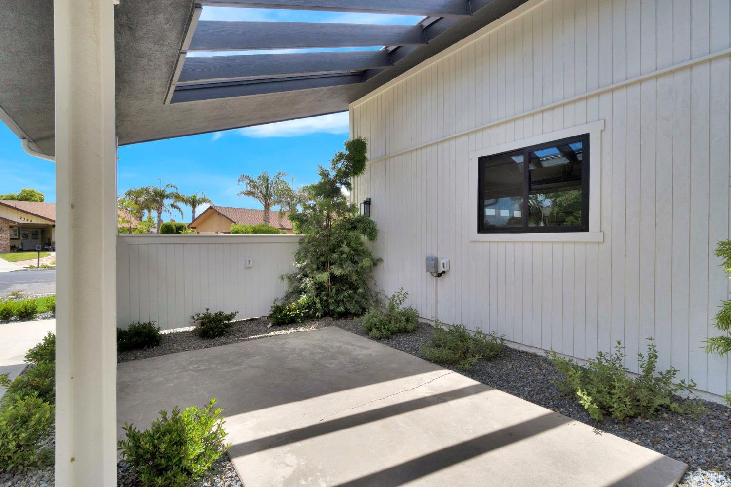 2344 Magnolia Ct, Hanford, CA 93230