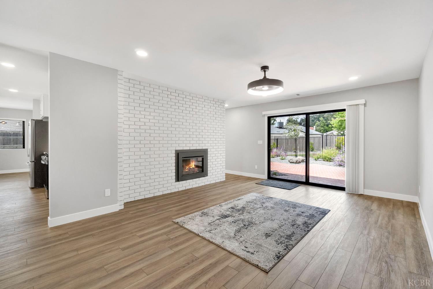 2344 Magnolia Ct, Hanford, CA 93230