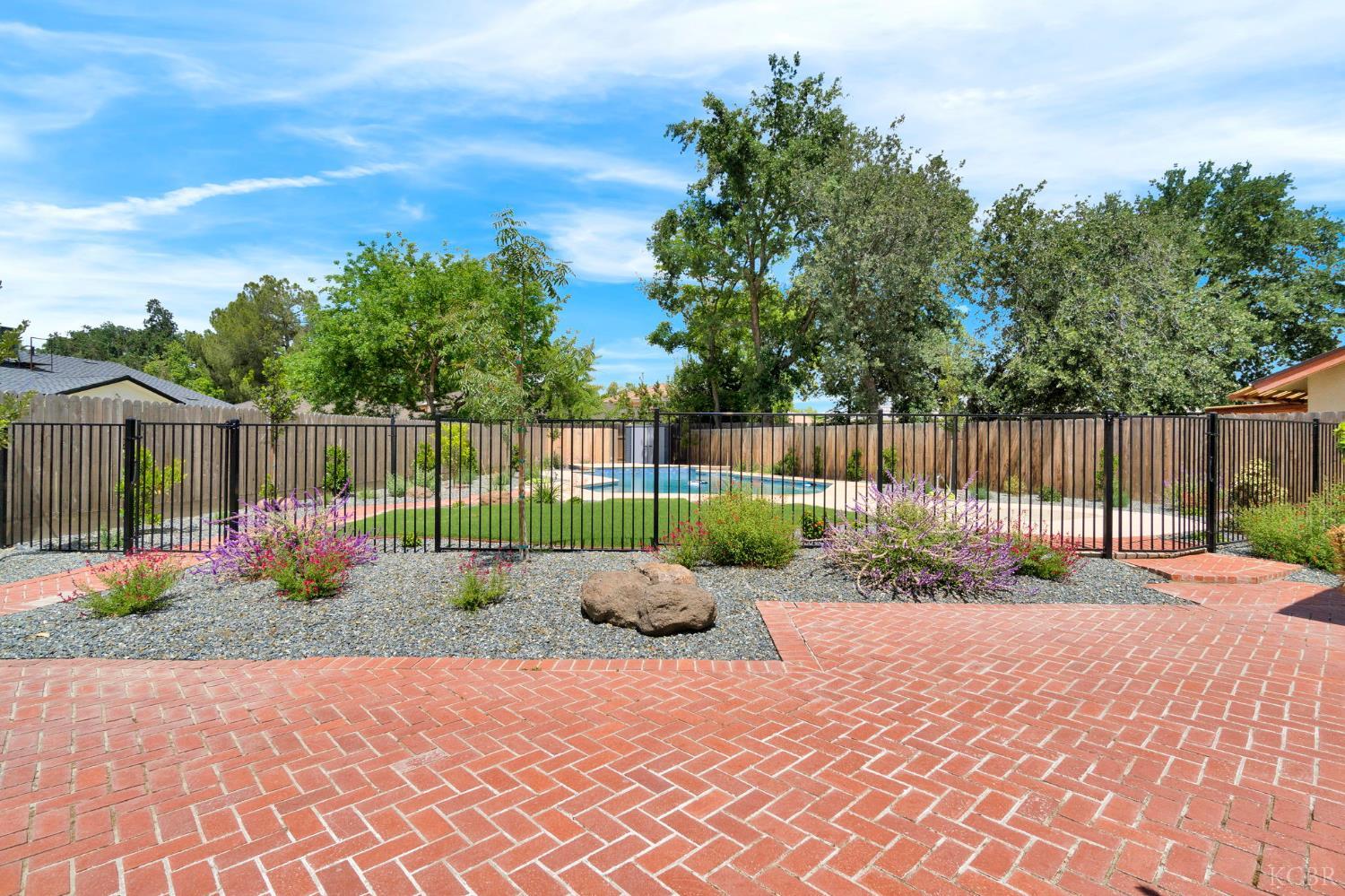 2344 Magnolia Ct, Hanford, CA 93230