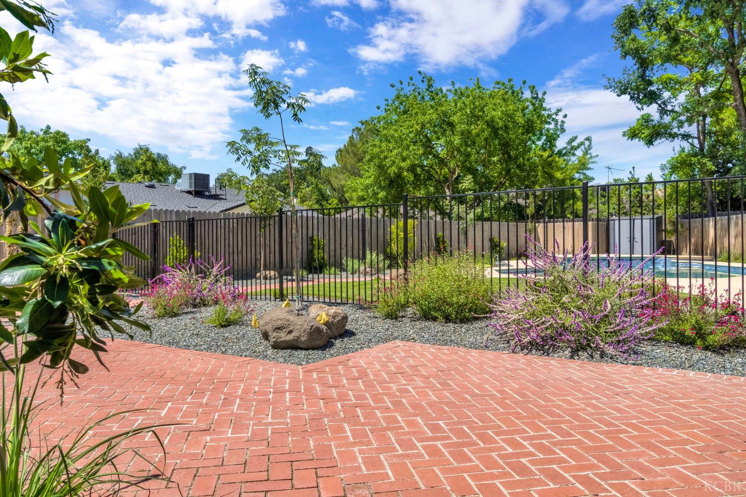 2344 Magnolia Ct, Hanford, CA 93230