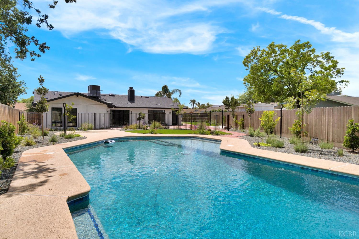2344 Magnolia Ct, Hanford, CA 93230