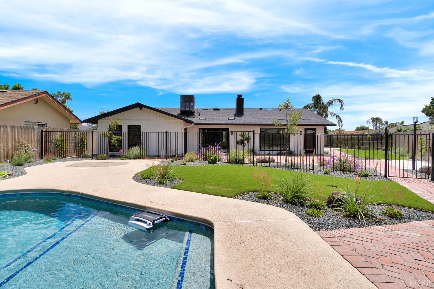 2344 Magnolia Ct, Hanford, CA 93230