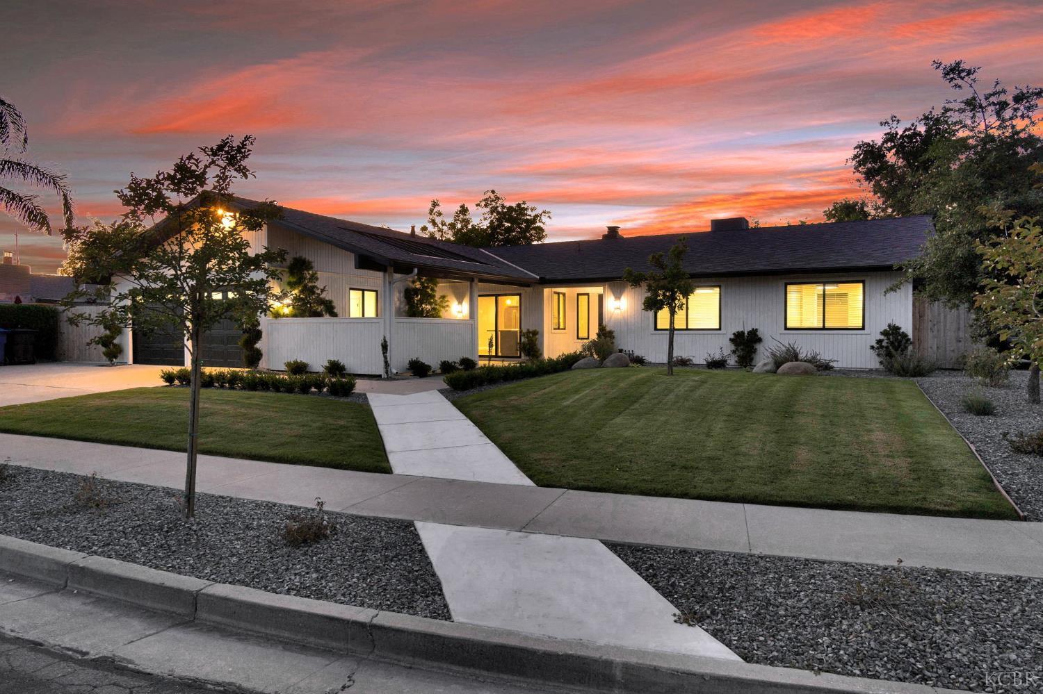 2344 Magnolia Ct, Hanford, CA 93230