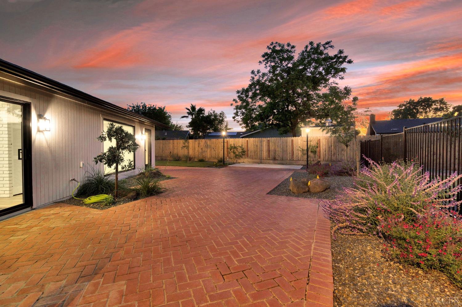 2344 Magnolia Ct, Hanford, CA 93230