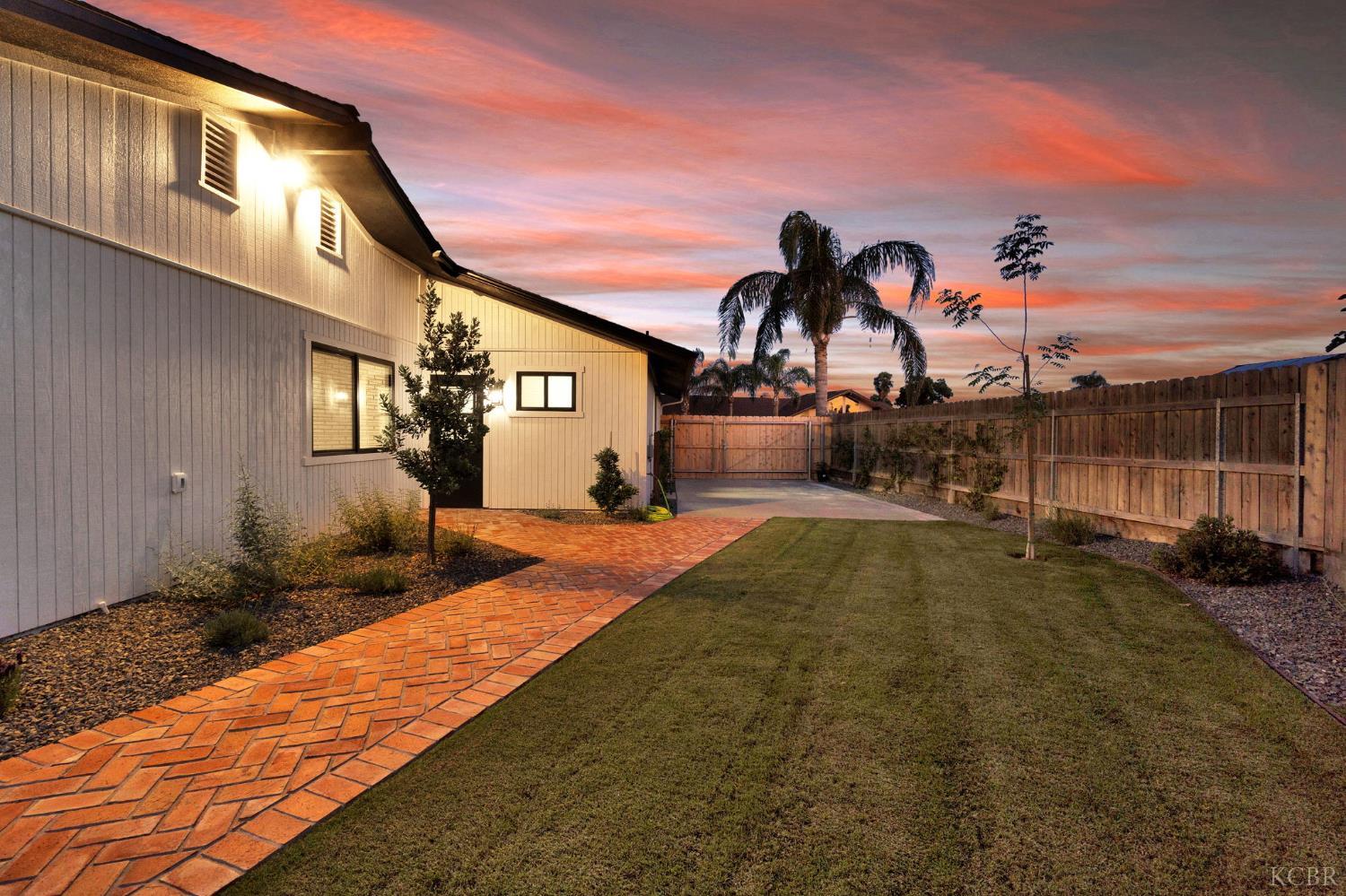 2344 Magnolia Ct, Hanford, CA 93230