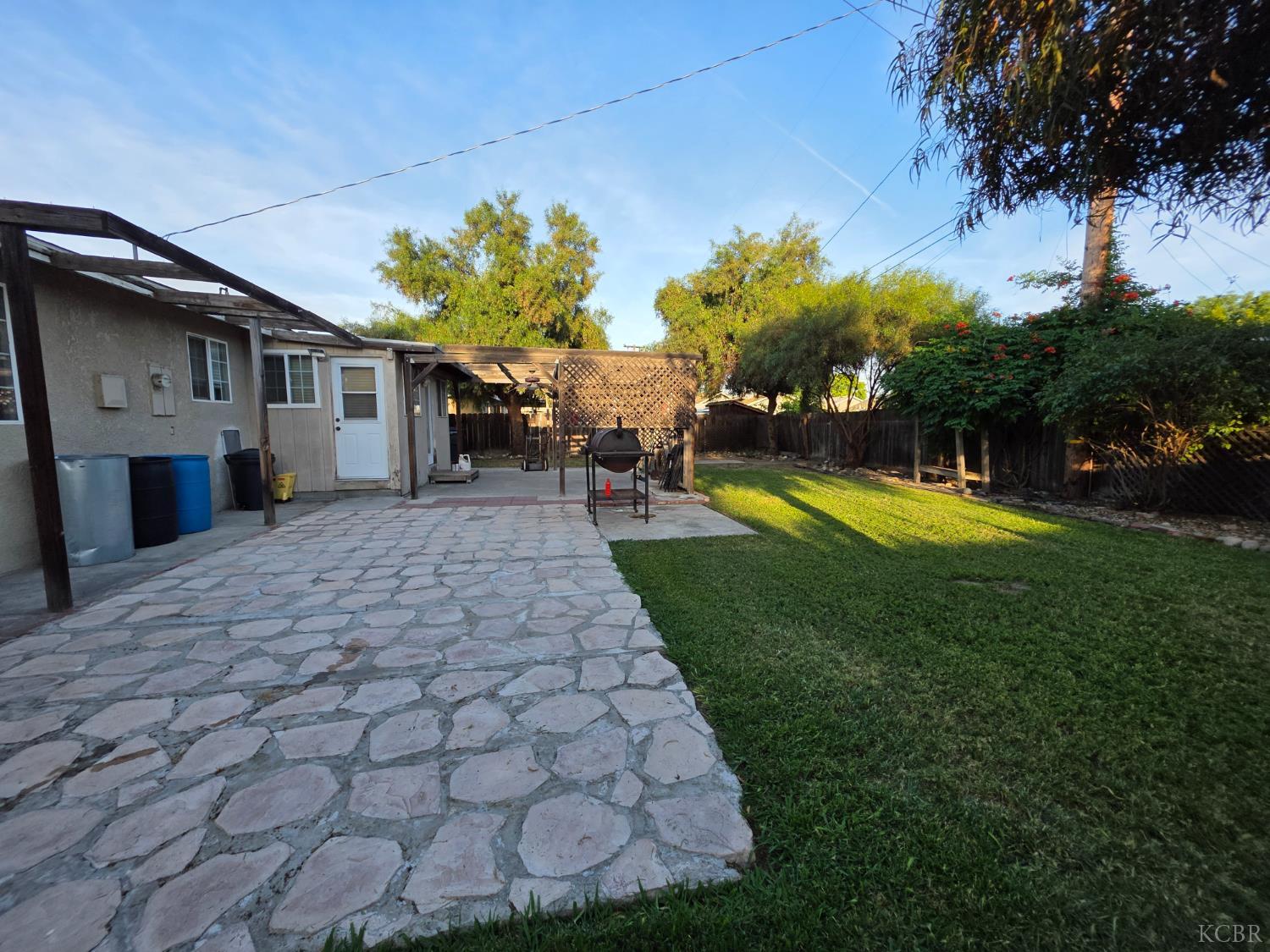 275 Ida Way, Hanford, CA 93230