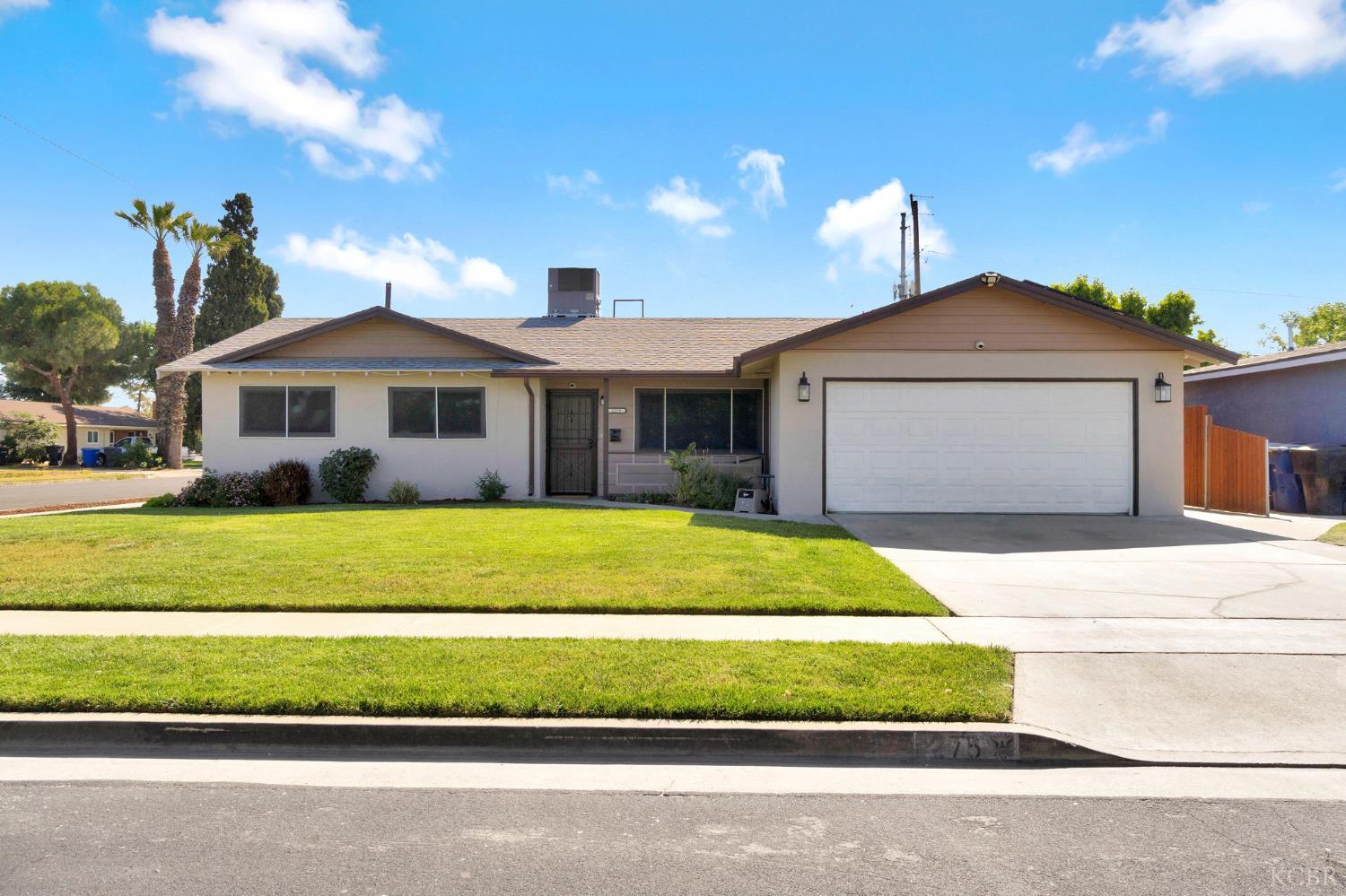 2275 E Lemmon Way, Hanford, CA 93230