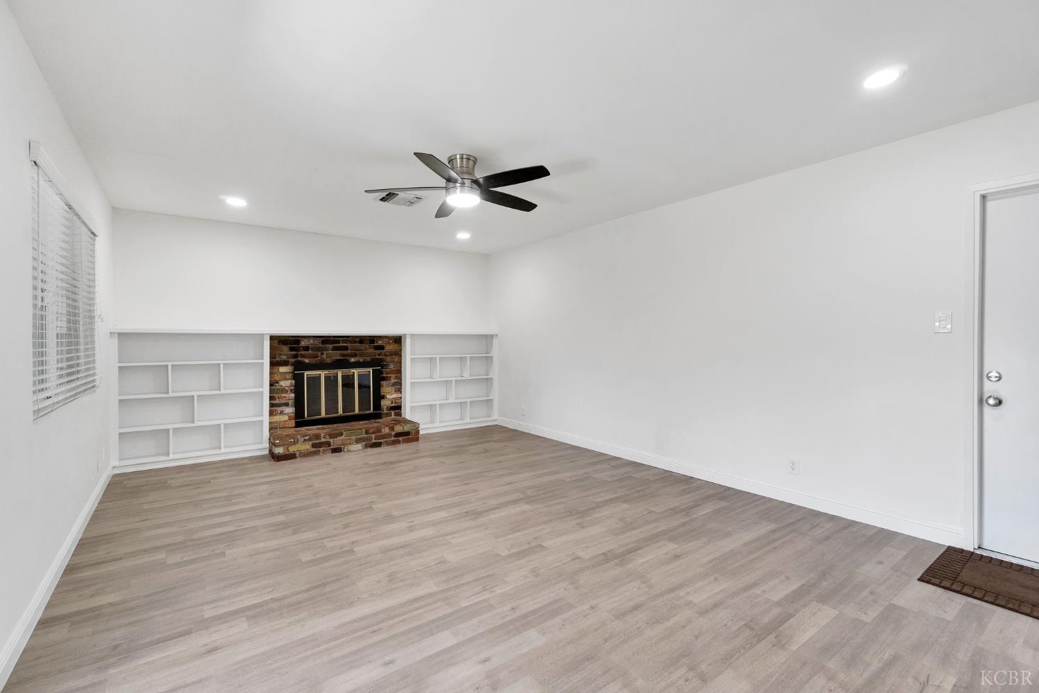 2275 E Lemmon Way, Hanford, CA 93230