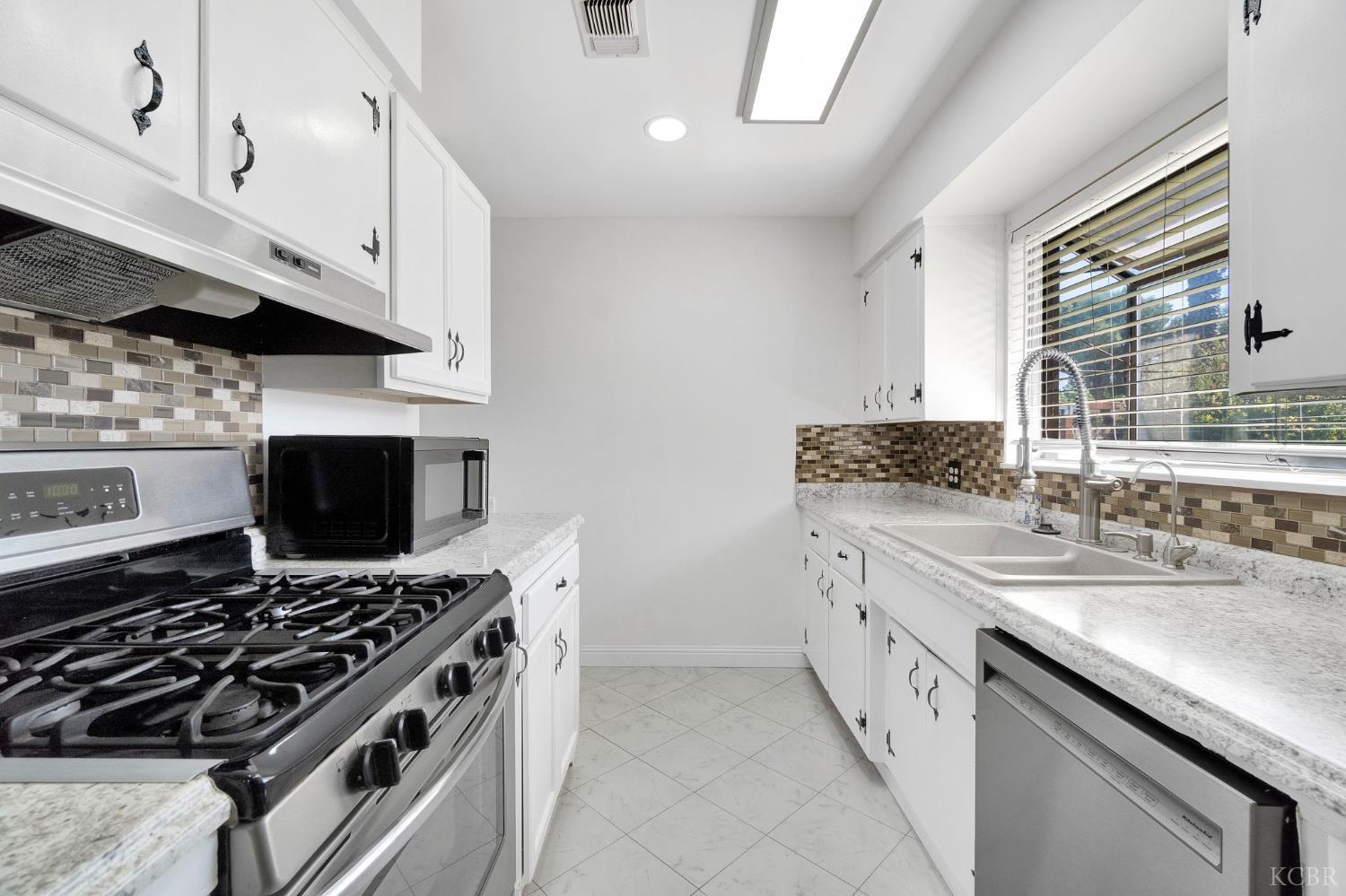 2275 E Lemmon Way, Hanford, CA 93230