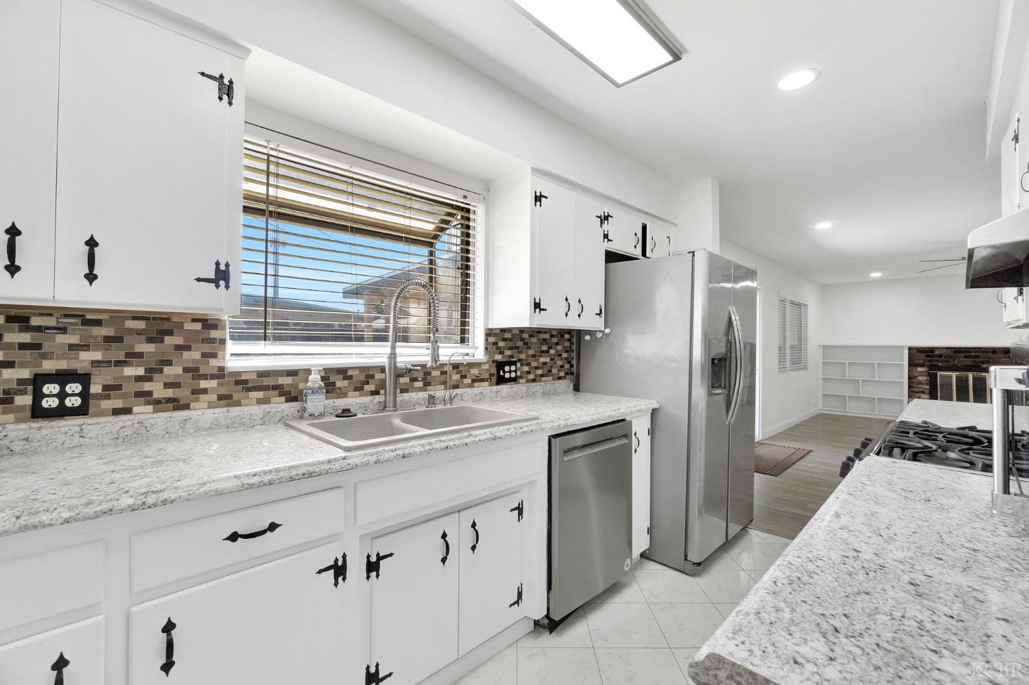 2275 E Lemmon Way, Hanford, CA 93230