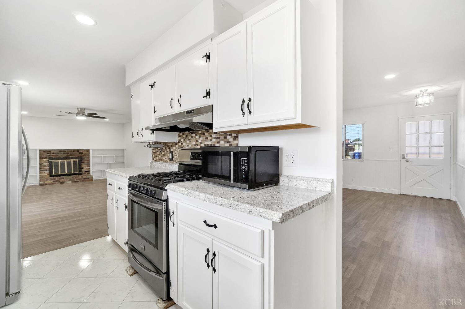 2275 E Lemmon Way, Hanford, CA 93230